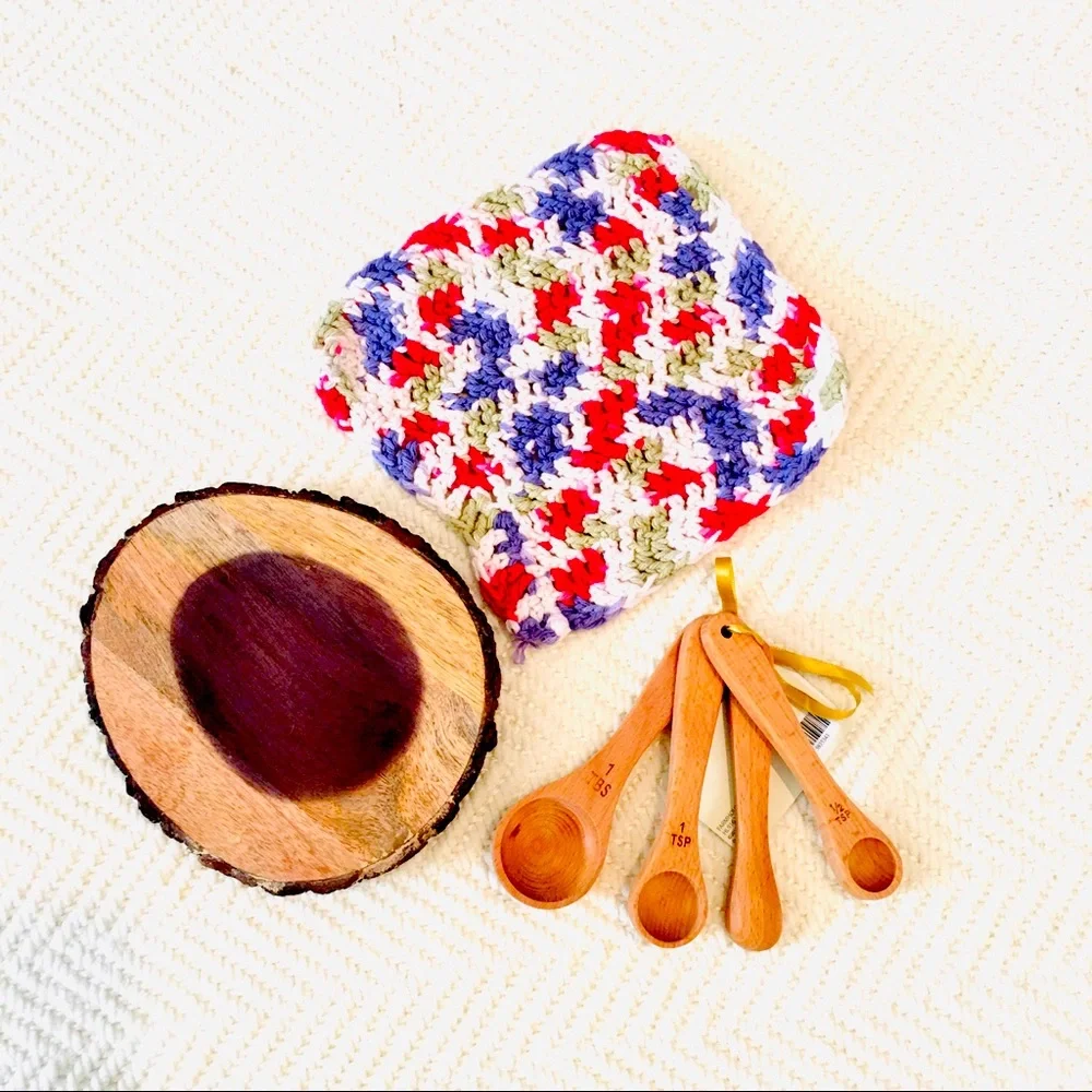 Farmhouse kitchen decor - wood slice - wood measure spoons - crochet was…